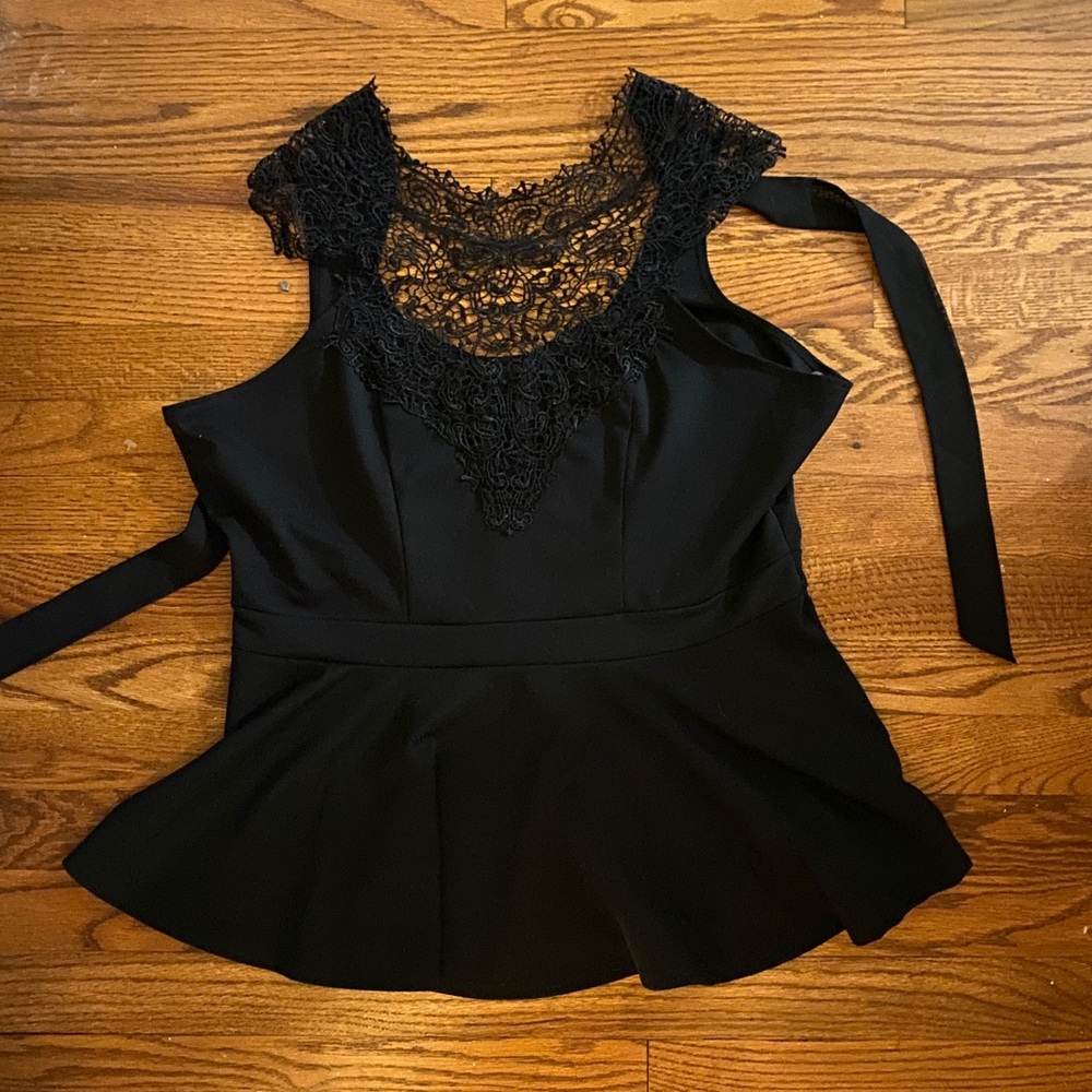 Black fitted lace tank top blouse